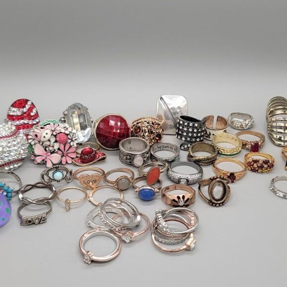Large Lost Of Costume Rings - Picture 1 of 7